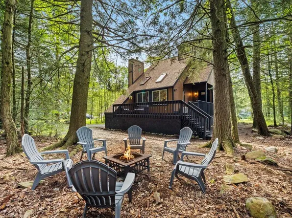 483 Alter Ave, Pocono Summit, PA 18346