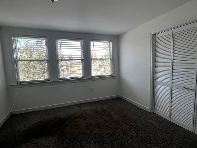 248 E Queen Ln — Photo 20