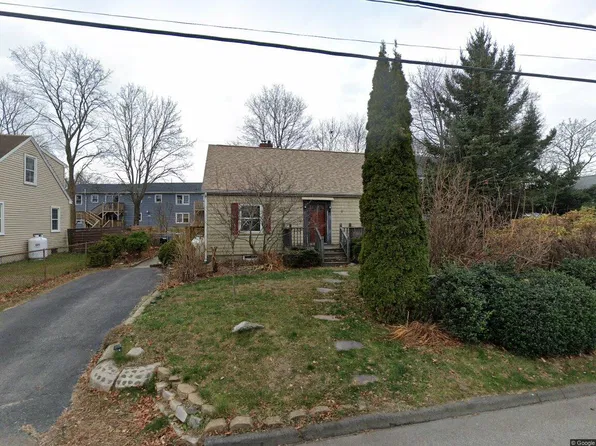 9 Woodlawn Ave, Portland, ME 04103