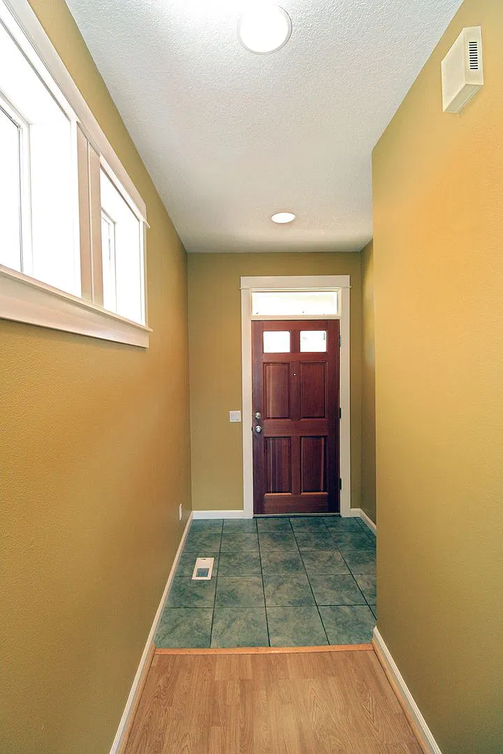 Lovely Modern 4 Bed, 2.5 Bath Beaverton Home Close to Nike/Intel — Photo 3
