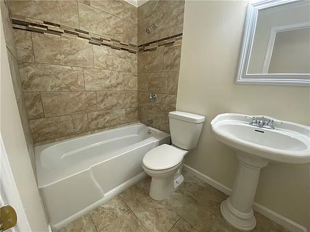 1956 Longwood Ct — Photo 3