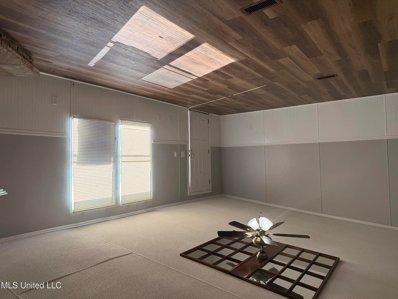 3 bed, 2.0 bath, 1376 sqft, $1,000 — Photo 2