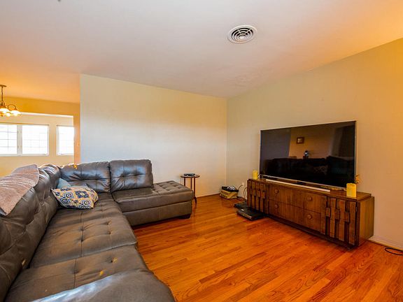 5th image of 78 Ivanhoe Dr