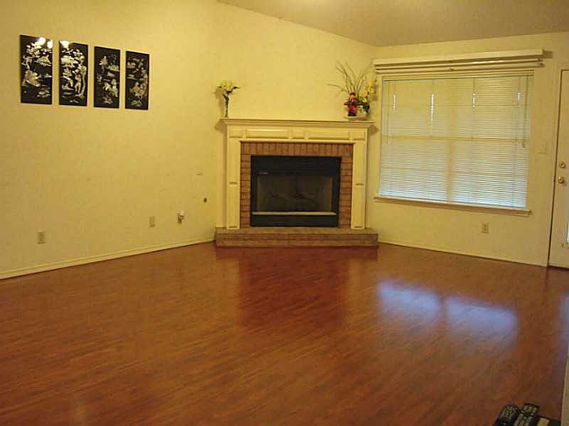 1st image of 409 Crestview Dr
