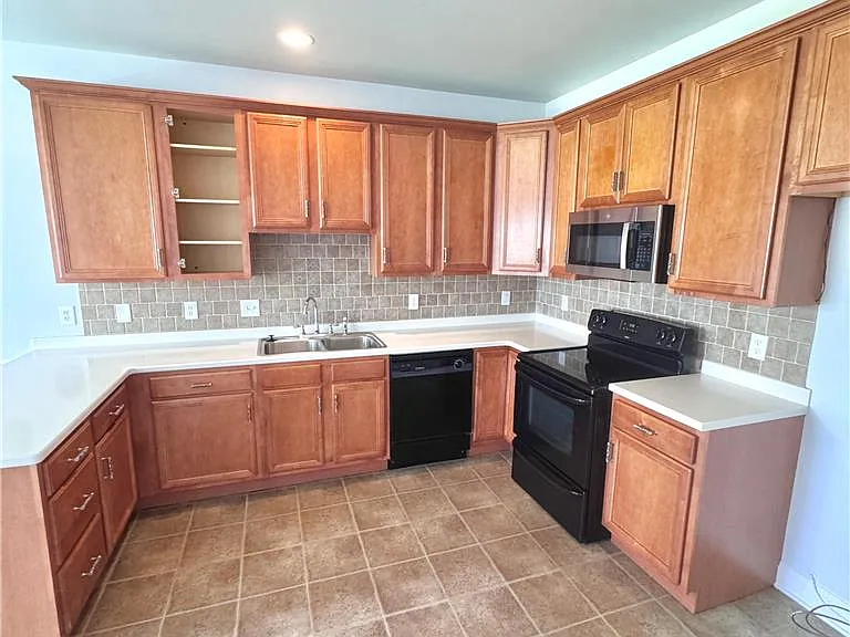309 Maple Ct — Photo 4