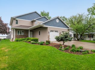 3650 Shangri La Point Rd, Oshkosh, WI 54904
