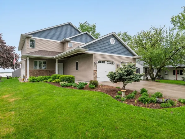 3650 Shangri La Point Rd, Oshkosh, WI 54904