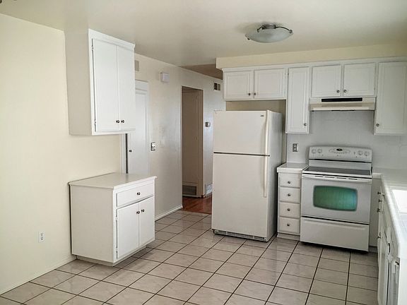 4th image of 10720 Escobar Dr