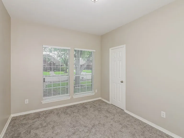 1427 Waterside Village Dr — Photo 12