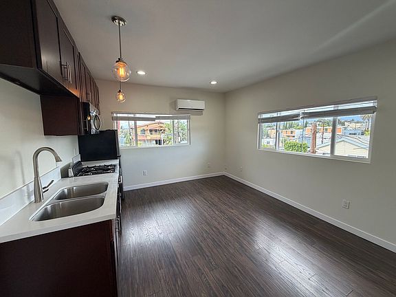 3rd image of 810 N Bonnie Brae St #4