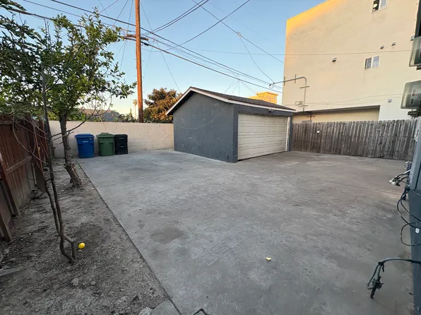 133 E 84th Pl, Los Angeles, CA 90003
