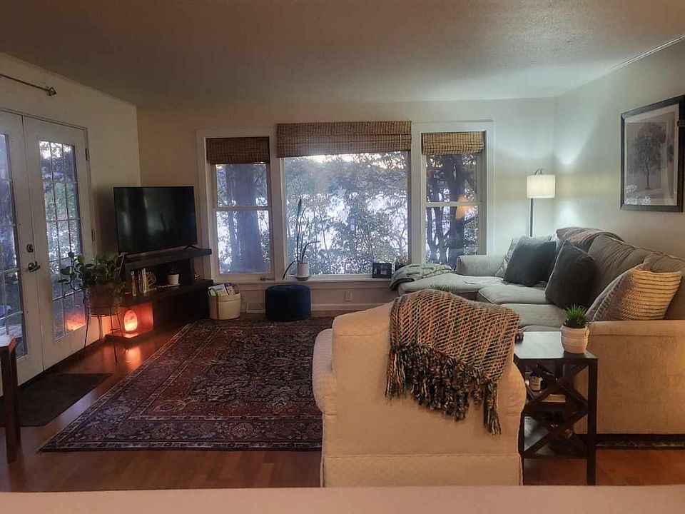 1st image of 2723 Bayshore Dr APT B