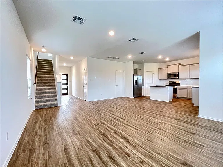 118 Canley Loop — Photo 3