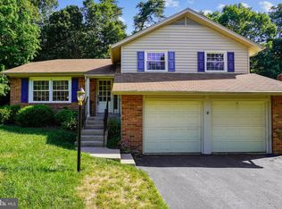 9524 Southern Cross Ln, Burke, VA 22015