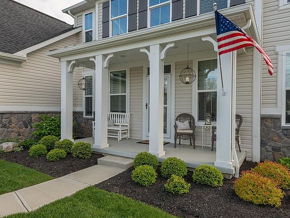 3rd image of 39025 Curlwood Ct