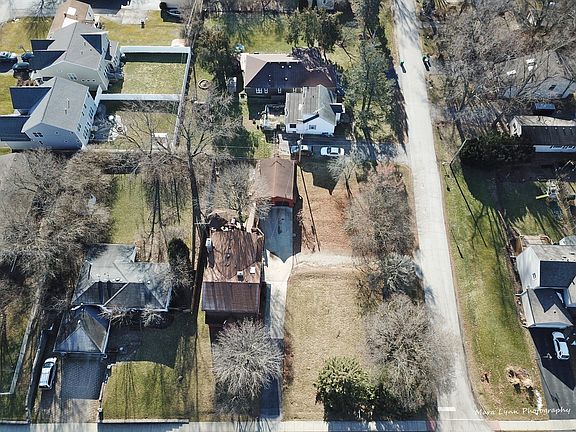 3rd image of 27W665 Galusha Ave