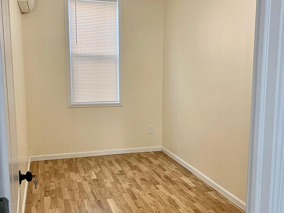 Second bedroom (with personal cooling/heating)