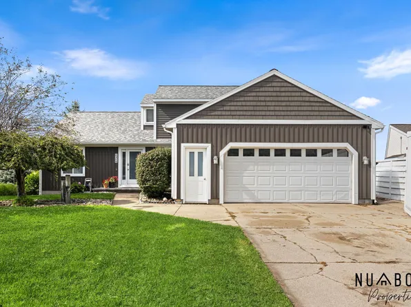 3037 Bluewater Ln SW, Grandville, MI 49418