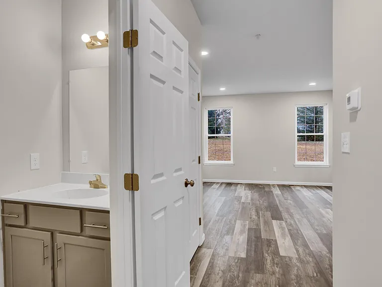 62 Helene Ct — Photo 12