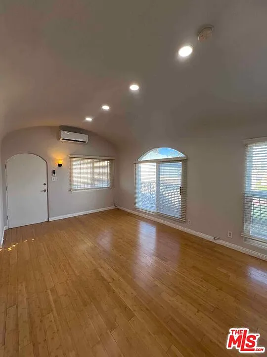 2 bed, 1.0 bath, 750 sqft, $2,525 — Photo 4