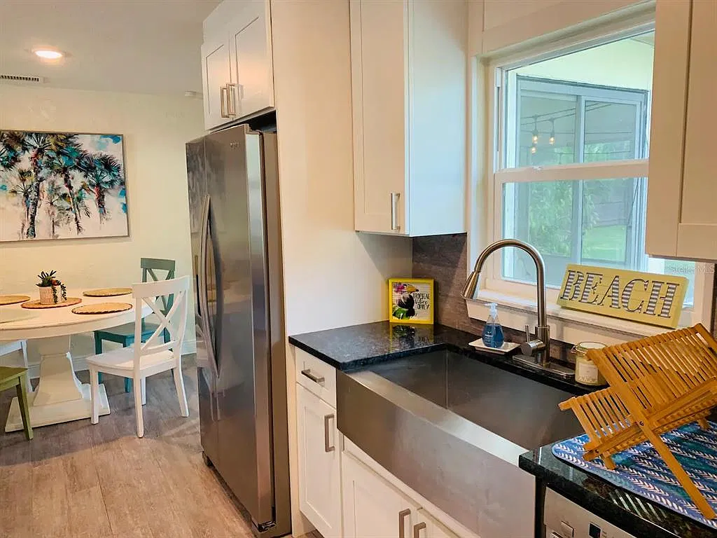 3 bed, 2.0 bath, 1208 sqft, $2,600 — Photo 4