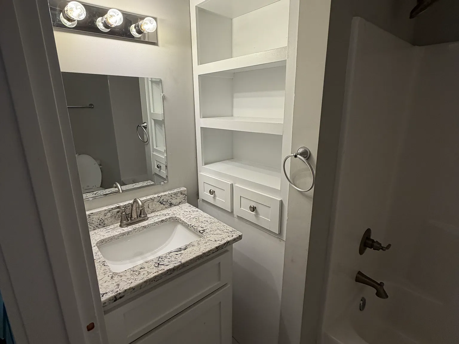 2 bed, 900 sqft, $1,200 — Photo 2