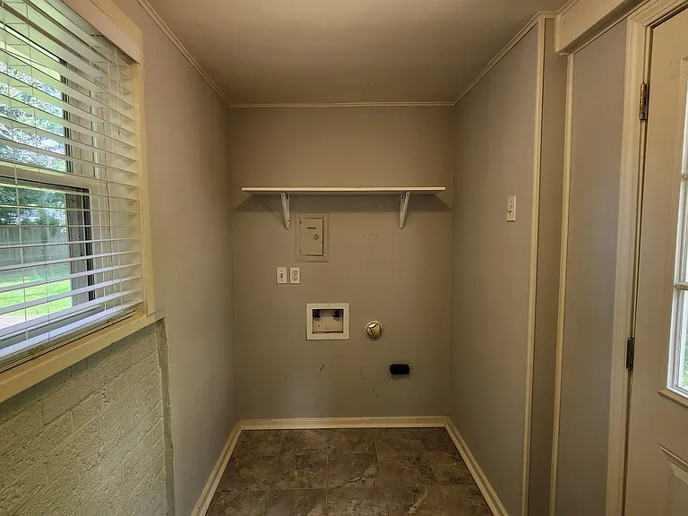 1355 Dearing Rd — Photo 15