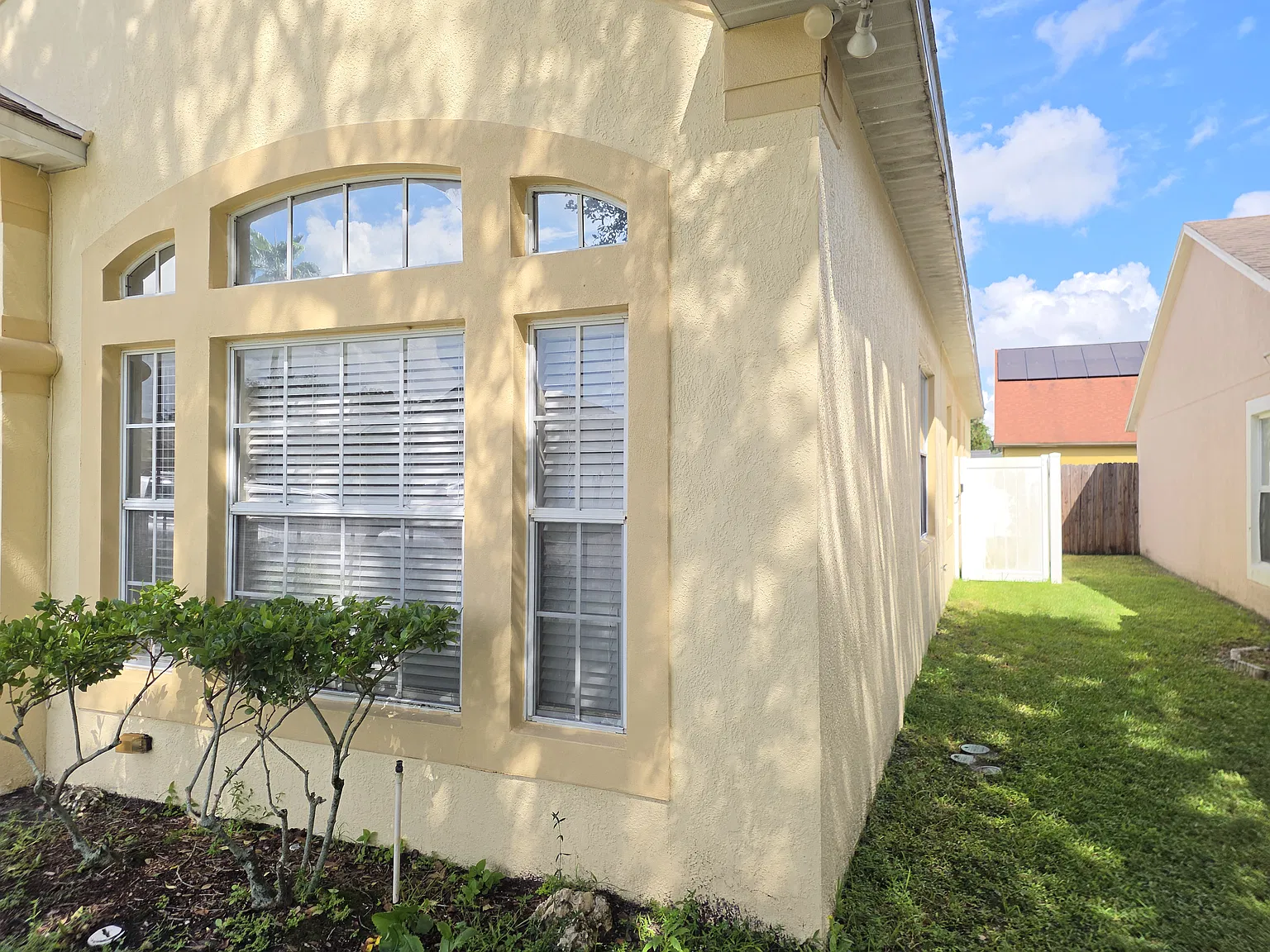4 bed, 2060 sqft, $2,500 — Photo 2