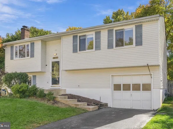 15111 Kamputa Dr, Centreville, VA 20120