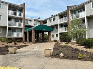 1601 N Innsbruck Dr APT 357, Fridley, MN 55432