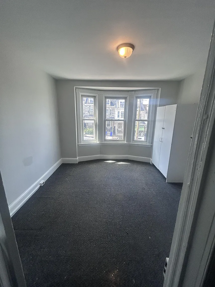 1341 Green St photo 1