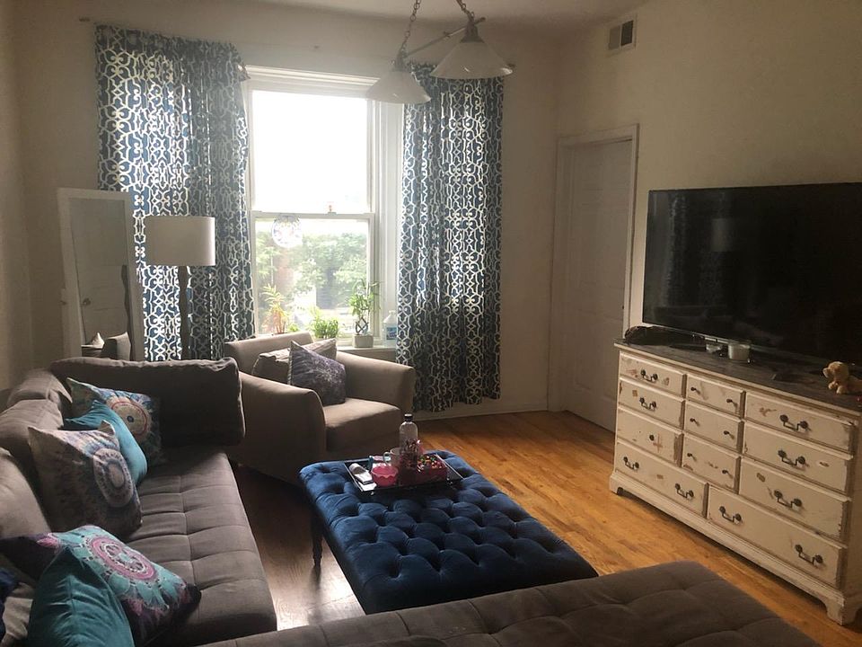 1st image of 836 N Damen Ave APT 2