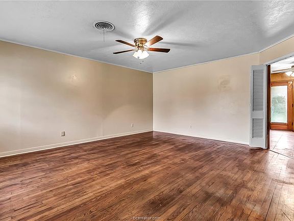 4th image of 1011 Hereford St