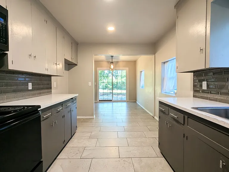 1416 NW 103rd St — Photo 7