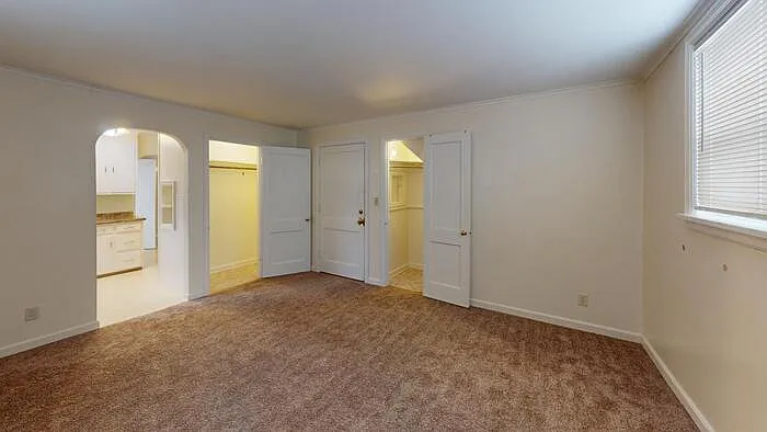 Studio, 1.0 bath, $715 — Photo 4