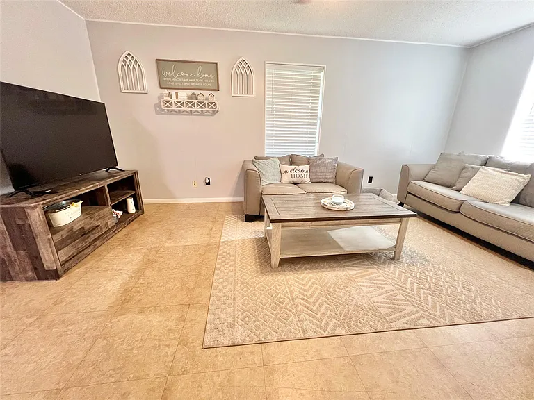 4023 Avenue Q 1/2 — Photo 4