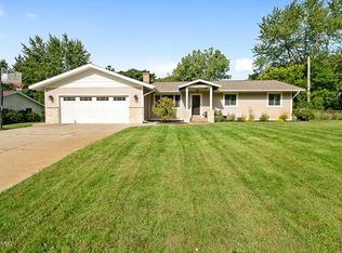 17655 Navaho Dr, Spring Lake, MI 49456