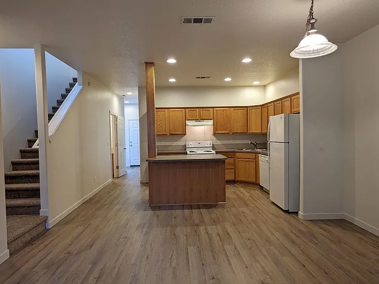 Halsey East Townhomes — Photo 60