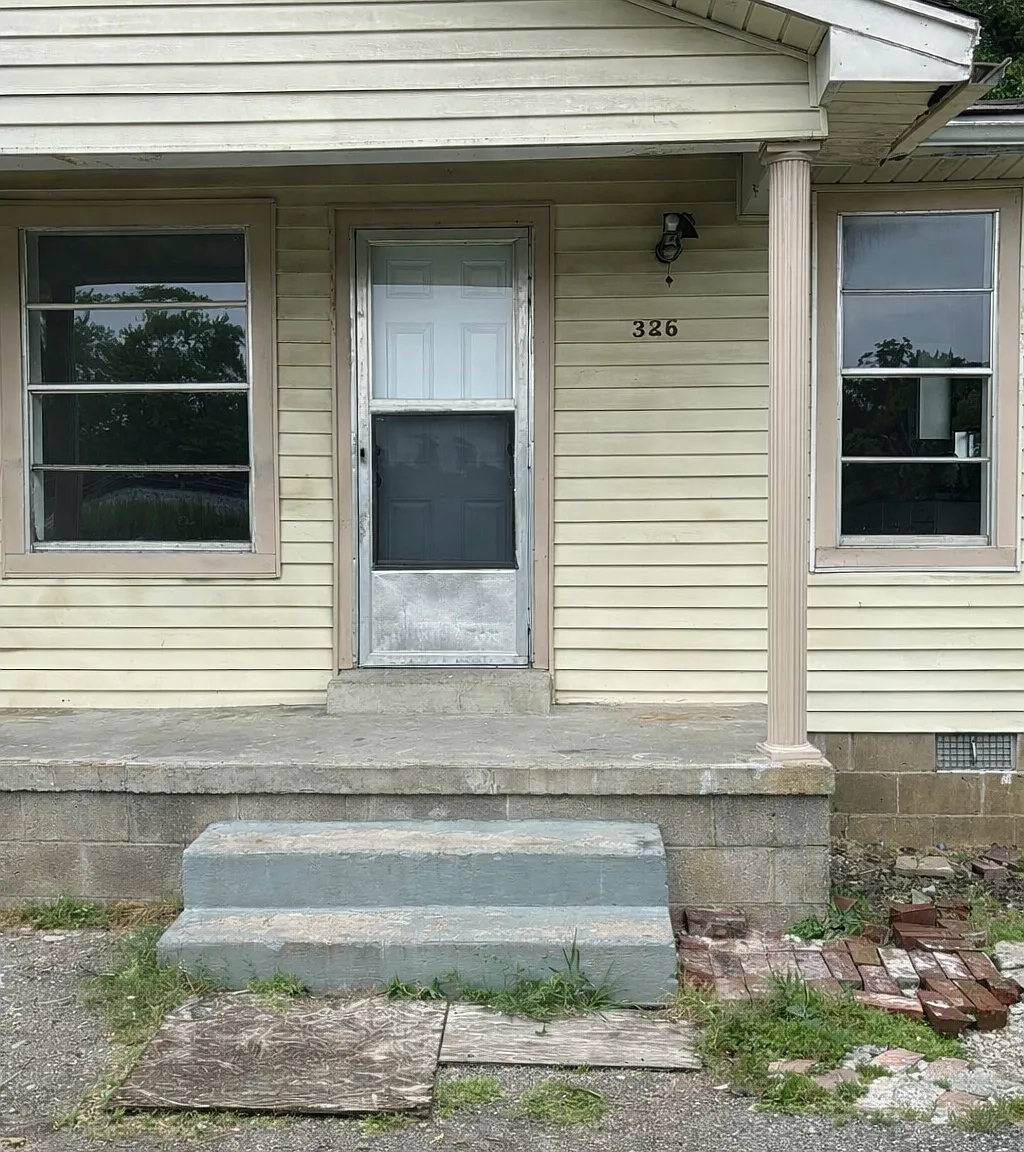 326 Keltner Street Halls - 1 — Photo 1