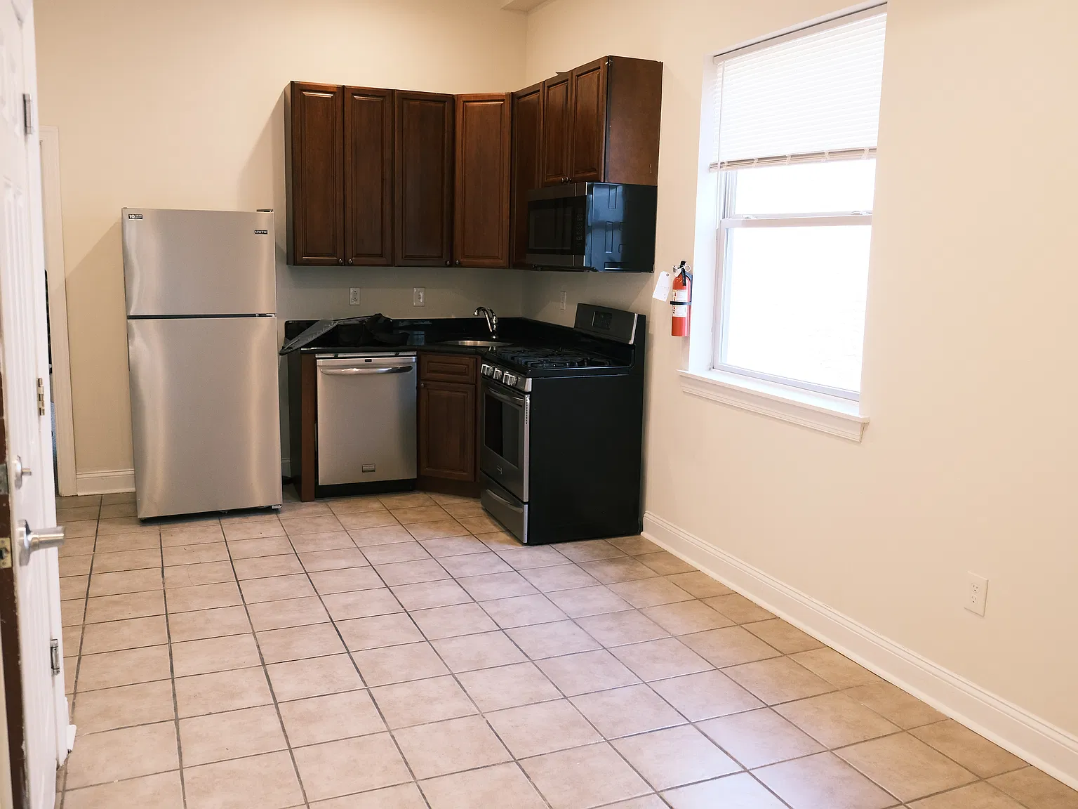1 bed, 1925 sqft, $1,000 — Photo 1