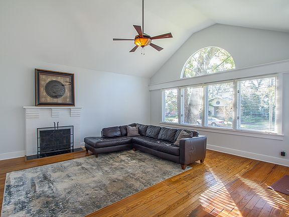 4th image of 1001 E Washington St