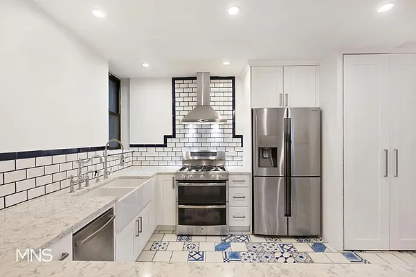 Sold by MNS | media 8