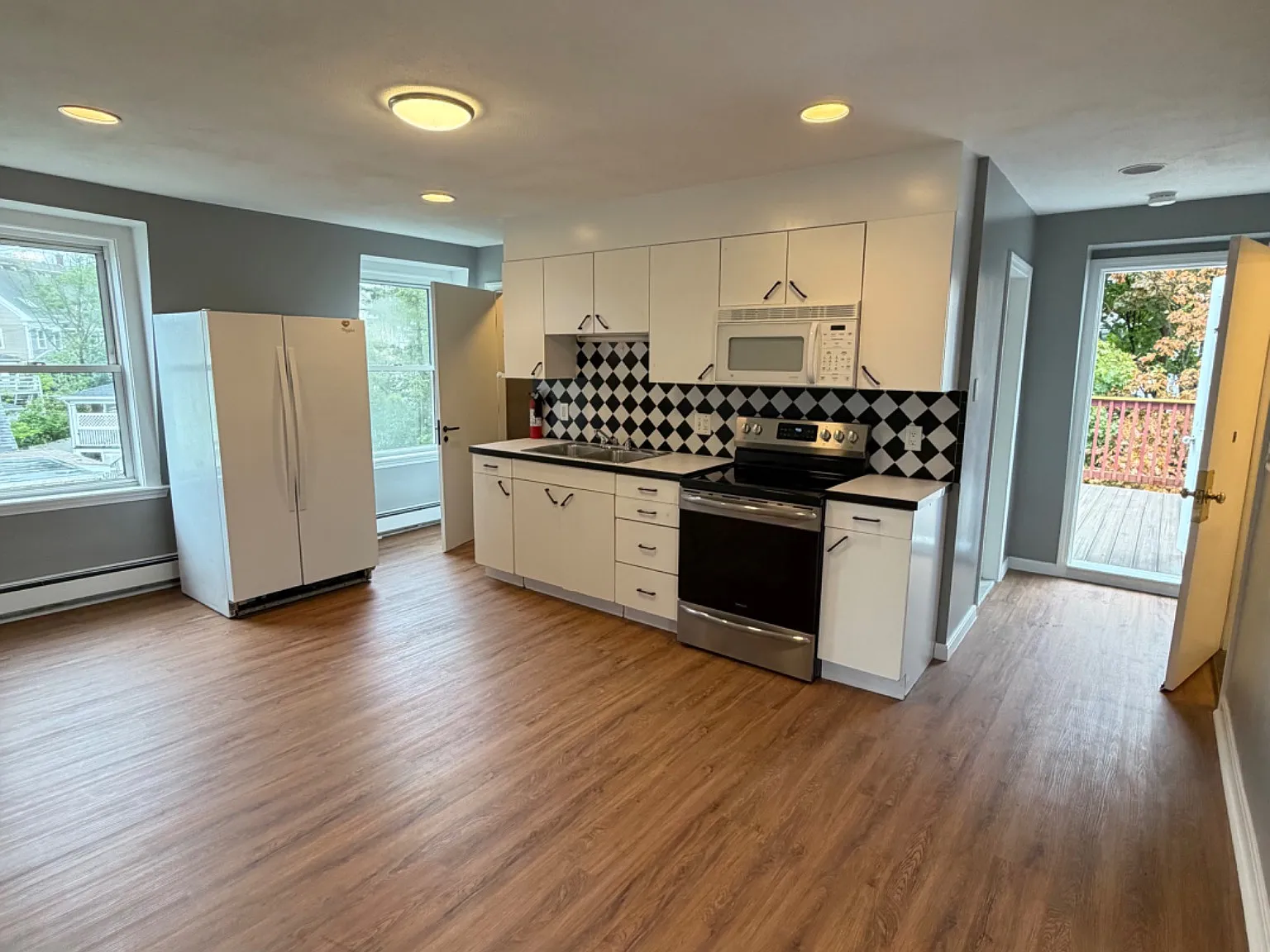 2 bed, 850 sqft, $2,250 — Photo 2