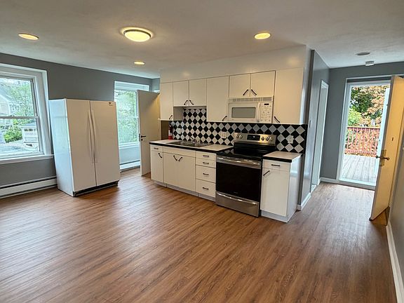 2nd image of 5 Washington Sq APT 3