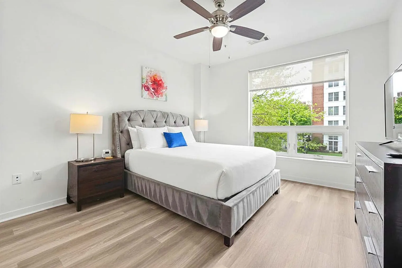 1 bed, 1.0 bath, 850 sqft, $7,621 — Photo 3