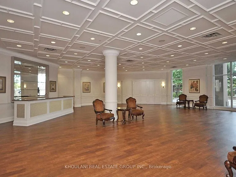 35 Kingsbridge Garden Cir #312 — Photo 37