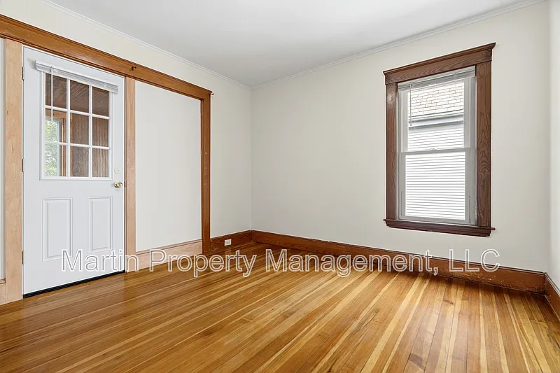 4 bed, 2.0 bath, 1025 sqft, $4,200 — Photo 2