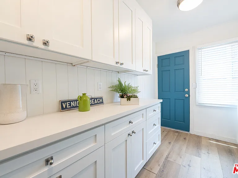 314 N Venice Blvd — Photo 9