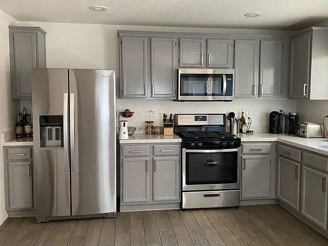 Newly remodeled kitchen - 552 Beckton Park Ave