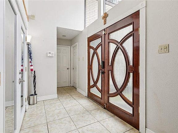 3rd image of 6916 Camberley Dr